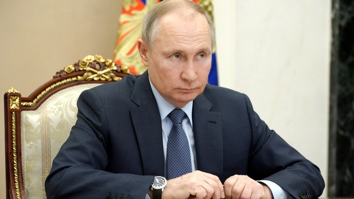 Путин наградил орденами умерших за рубежом послов