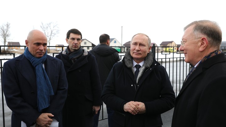 Путин пообещал изучить возможность реализации проекта Великая Русская стена