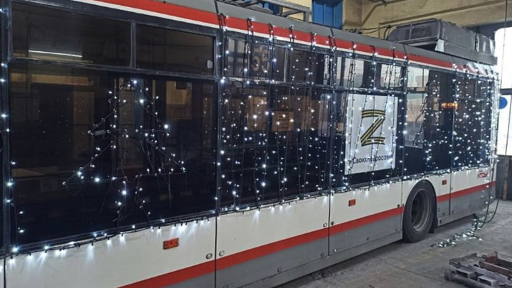 С 15 декабря на маршруты в Краснодаре выйдут новогодние трамваи и троллейбусы