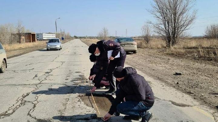 Состояние дорог в Самарской области проверила прокуратура: ямы и выбоины