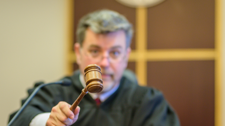 Вице-губернатора Омской области отправили под домашний арест