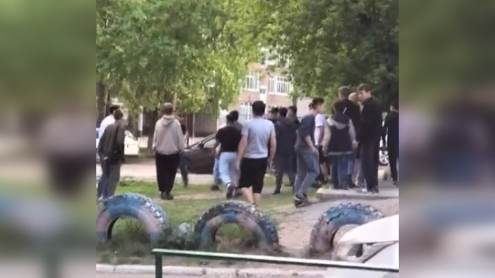 В Барнауле 15 школьников избили сверстника до конвульсий