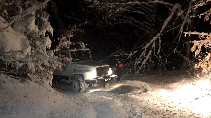 Могли замерзнуть: В Сочи туристы из-за снегопада застряли на перевале Аишхо