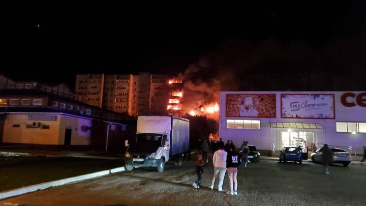 Самолет упал на дом в Ейске: прямая трансляция