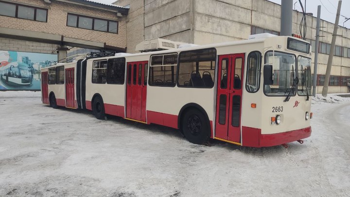 Как изменился после ремонта единственный в Челябинске троллейбус-гармошка
