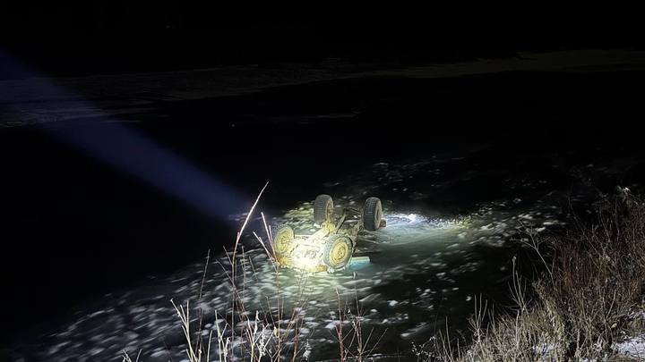 Смертельное ДТП в Красноярском крае: грузовик упал в водоем