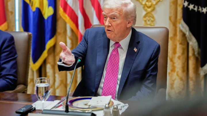 Коридор позора для Трампа: Он поплатился за правду. Реальную причину травли назвала Захарова