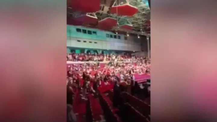 Очевидцы показали обстановку на концерте Булановой в Сочи в момент атаки катеров