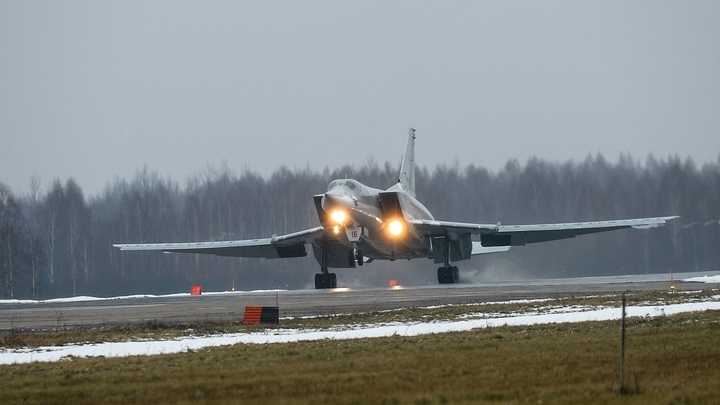 Разбившийся Ту-22М3 заходил на посадку со скоростью 300 км/ч: Эксперты - о возможных причинах крушения бомбардировщика в Мурманской области