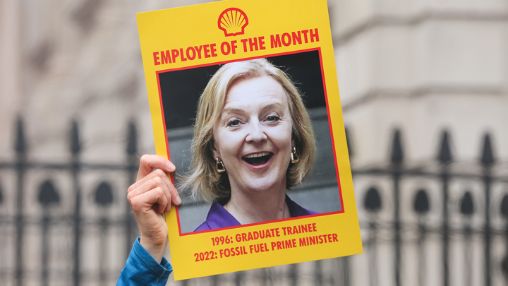 Лиз Трасс заявила об уходе в отставку