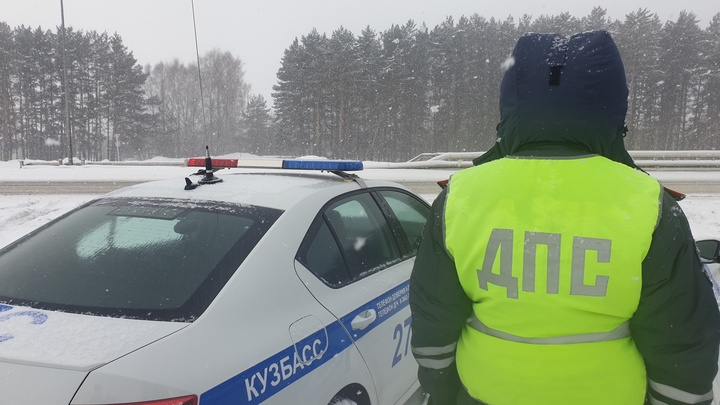 ГИБДД Кузбасса отменила ограничения на движение грузовых машин по одной из дорог региона