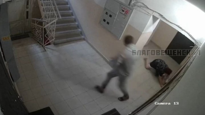 В Благовещенске грабитель сорвал с пенсионерки цепочку