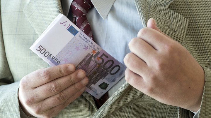 В такой взятке русских ещё не обвиняли: АР раскрыло подробности подкупа президента Гватемалы