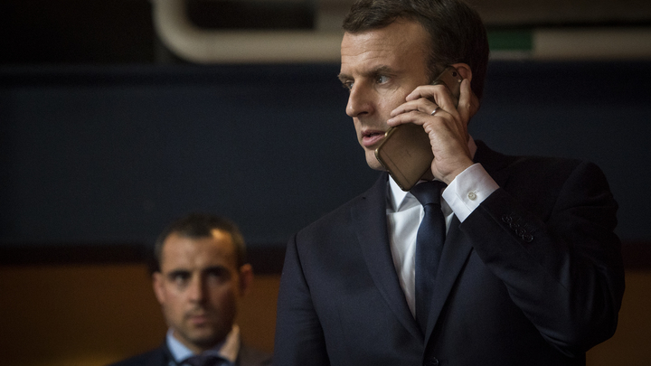 Макрон вновь взялся за телефон: Что заставило президента Франции набрать номер Путина