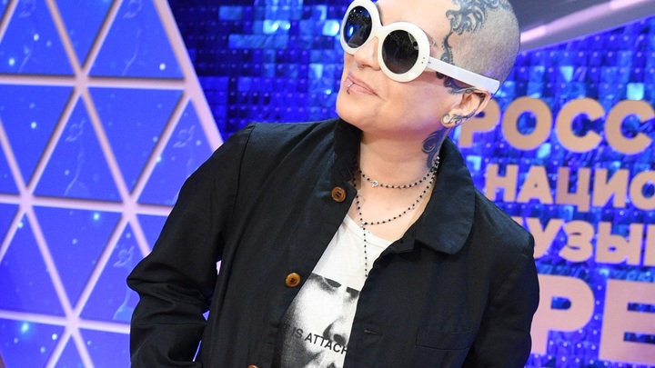 Наргиз вышла из себя, увидев афишу с певицей из России: Чего эта прётся?