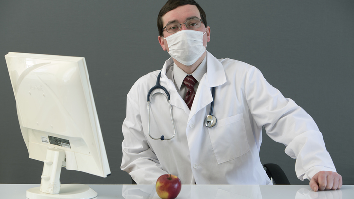 Это просто ад. Нельзя так делать: пациентов поощряют писать жалобы на врачей - так нельзя, уверен эксперт