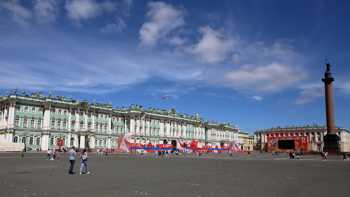 Петербургская старушка: Жители собирают деньги на памятник, автор которого погиб от COVID