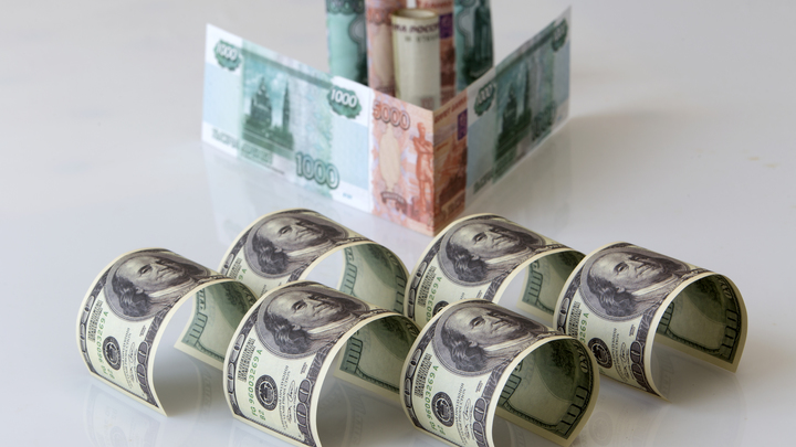 Доллар немного ослабел, но...: Делягин рассказал, что будет с курсом на фоне выборов в США