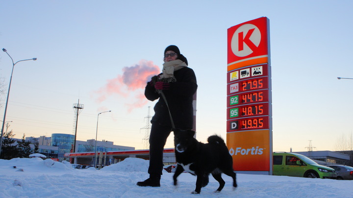 В Кургане газ дороже на 7,5 рублей, чем в соседнем регионе. Водители возмущены