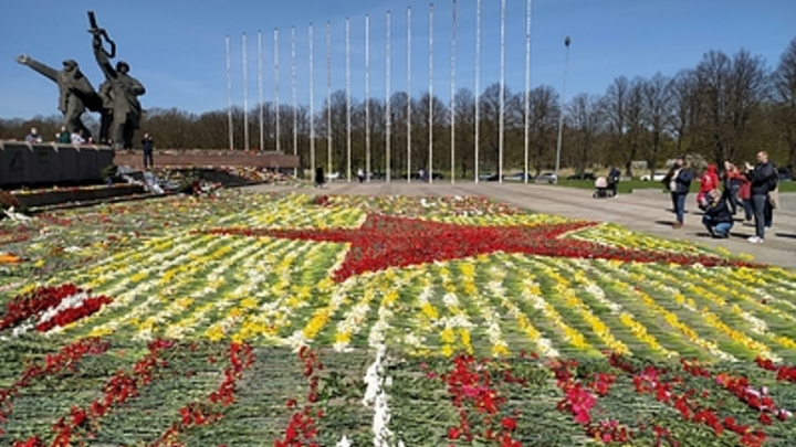 Жители Москвы ответили на выходку властей Латвии массовой акцией