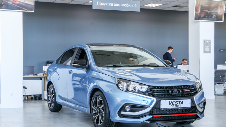Депутатов пересадили на русские машины: как новая Lada Vesta заменит иномарки в гараже Госдумы