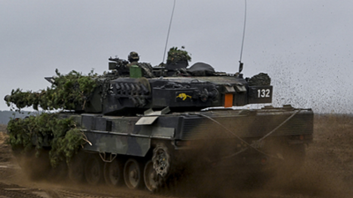Журналист Матэ: США убедили ФРГ отправить Киеву танки, чтобы рассорить Москву и Берлин