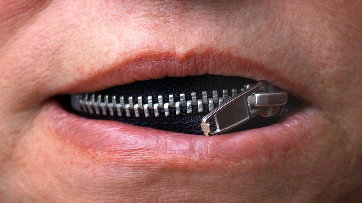 Русским заткнут рты? Замечена первая ласточка тотальной цензуры