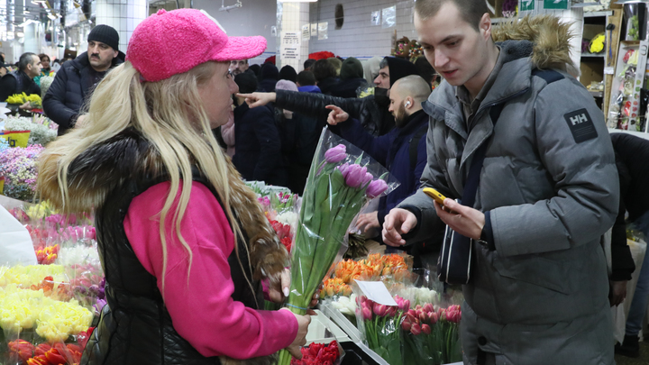 Мужчины, торопитесь: цветы на 8 марта дорожают с каждым часом