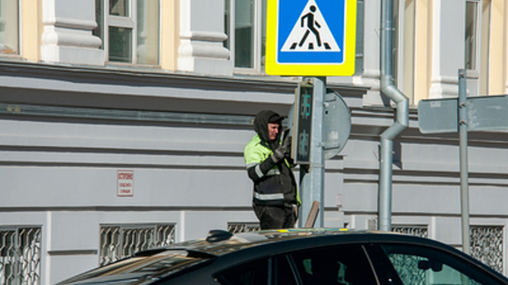 В Нью-Йорке антирусский лозунг на столбе переделали в антиукраинский