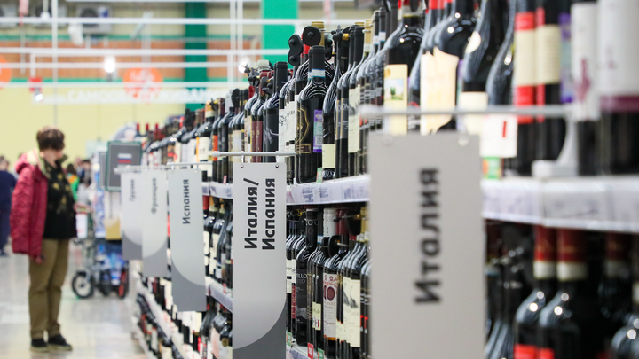 Посетитель залил кровью пол винного магазина в Новосибирске