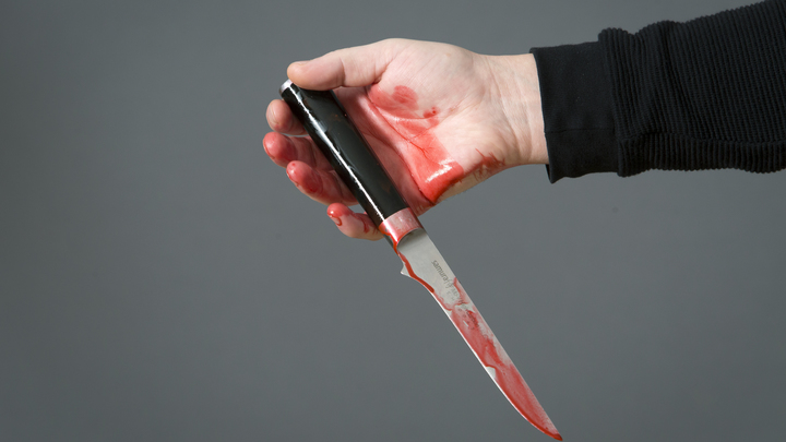 В екатеринбургском ТЦ Яблоко посетителя ударили ножом