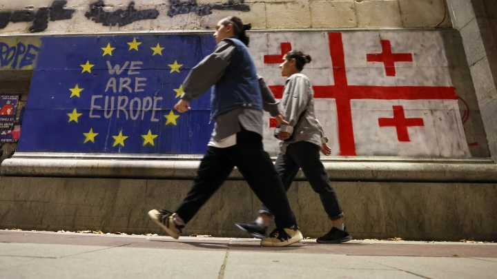 В Грузии вновь протесты: Сотни человек вышли на улицы Тбилиси