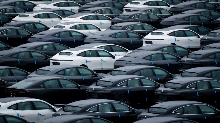 Премиум-авто больше не нужны: Жители России распродают иномарки. В приоритете – немецкая тройка