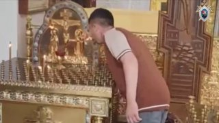 20-летний таджикский мигрант в Москве задул свечи в церкви и напал на прихожанку