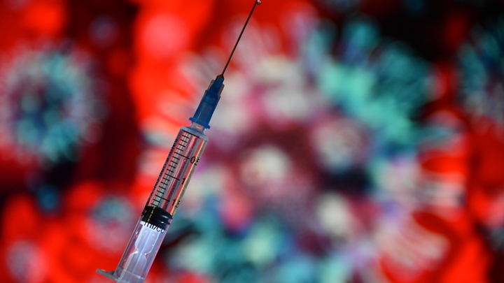 Побочка - в половине случаев: Американская вакцина от COVID прошла испытания на людях