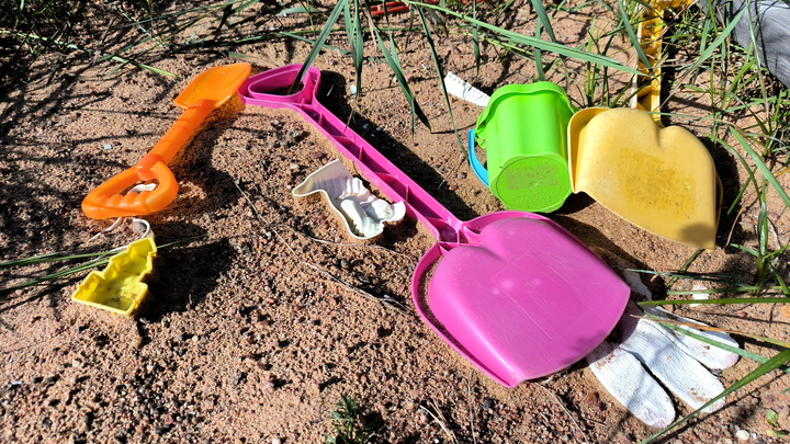 Прятали по подвалам: Украинские власти принудительно эвакуировали детей в Курахово