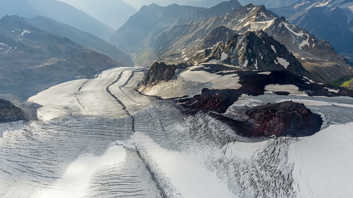 Тающие ледники Кавказа обнажили десятки новых видов комаров и клещей Тающие ледники Кавказа обнажили десятки новых видов комаров и клещей