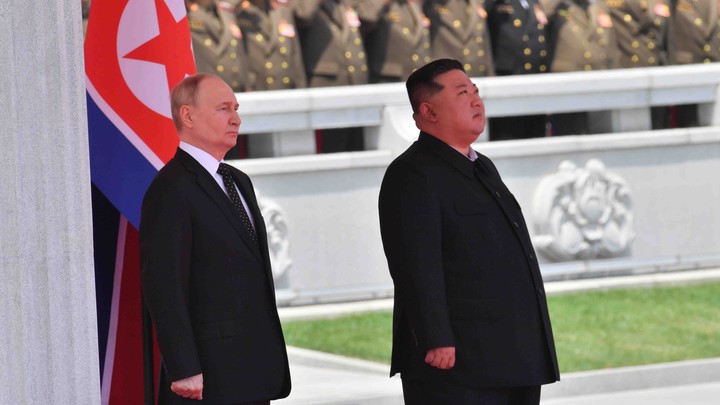 В Пхеньяне на концерте в честь Владимира Путина спели песню SHAMAN «Встанем»