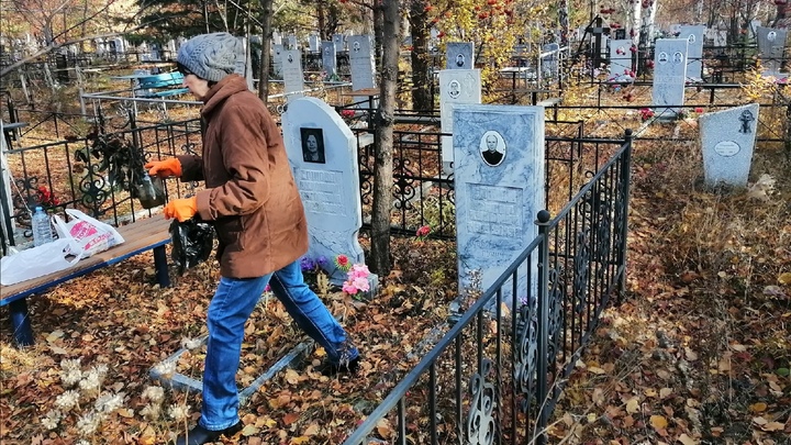 В родительский день челябинская полиция устроила досмотры на кладбищах