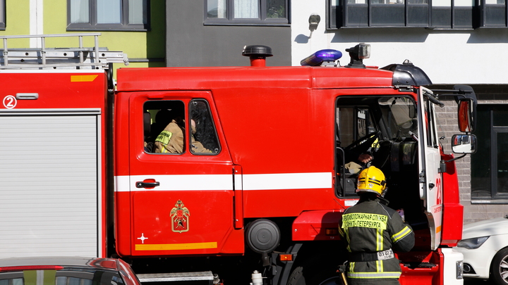 В Краснодаре две машины сгорели на парковке во дворе многоквартирного дома