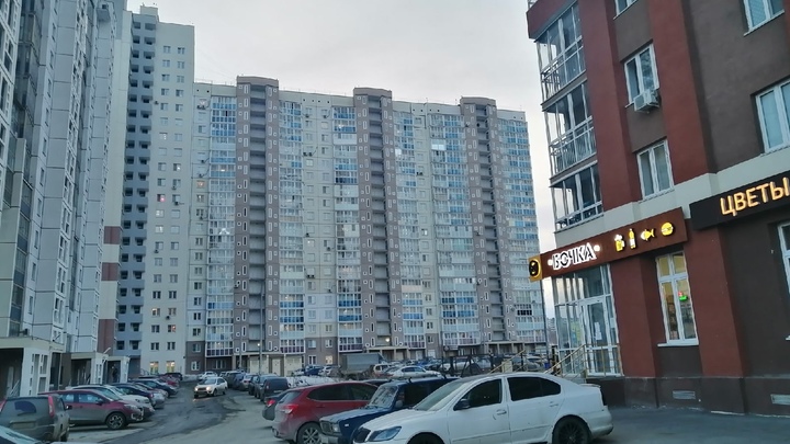 В подъезде на Комсомольском проспекте в Челябинске нашли трупы мужчины и женщины