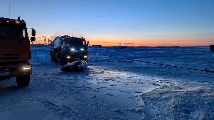 На Камчатке КамАЗ завелся и утонул в море вместе с водителем
