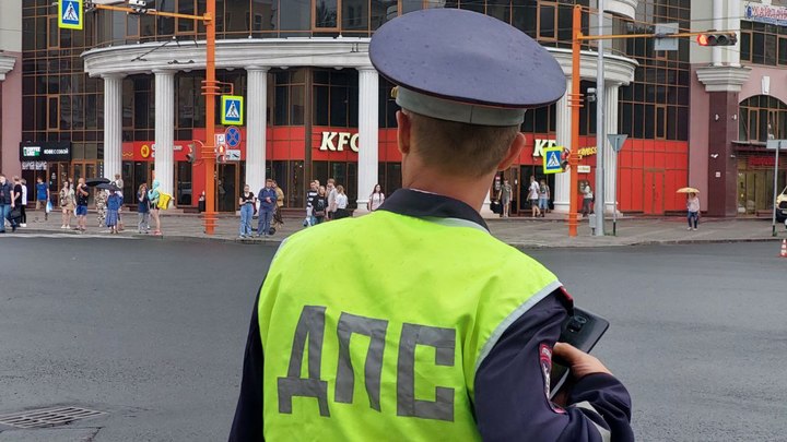 Водители Кузбасса теперь могут показывать сотрудникам ГИБДД электронные права