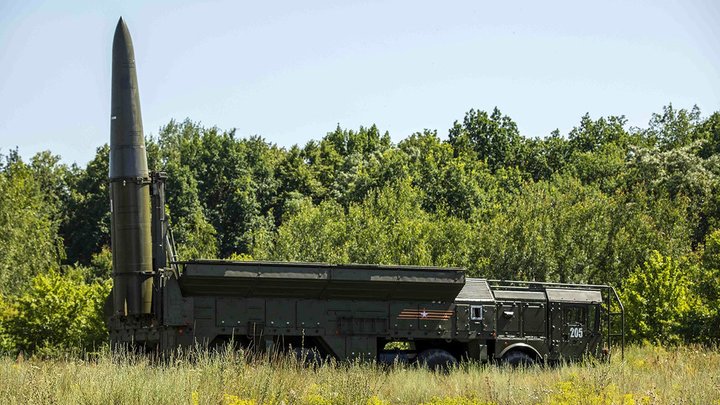 Уже в Белоруссии: Путин подтвердил перемещение части ядерных зарядов России