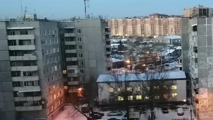 В Магнитогорские трое подростков с риском для жизни пробежались по крышам