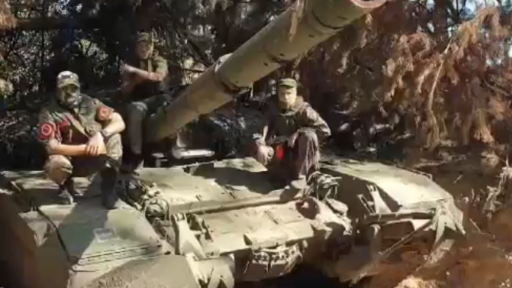 Военнослужащие из зоны СВО поздравили новосибирских школьников с 1 сентября
