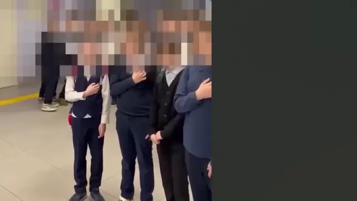 В Раменском уволилась ругавшая детей за опоздание к Гимну России директор школы