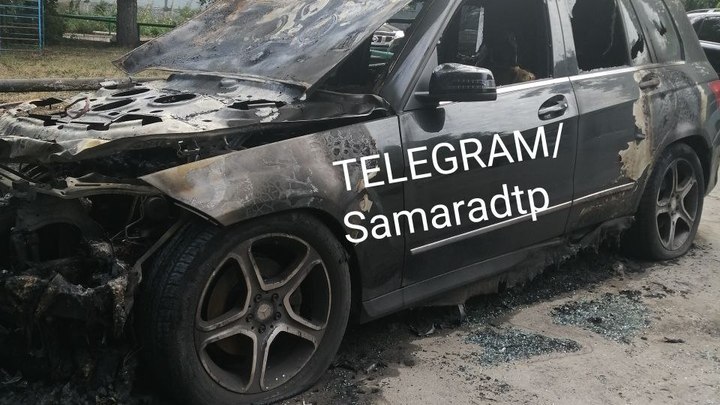 Горело адским пламенем: в Самаре огонь уничтожил сразу два автомобиля
