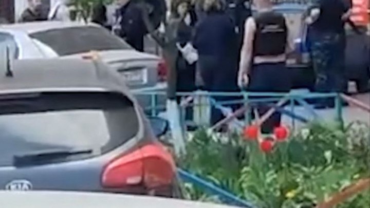В Ростове должник напал с ножом на судебного пристава, когда его пришли выселять из квартиры