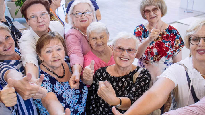 Пенсионерам Каховки передали новые средства реабилитации